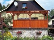 Pergola ke zdi domu