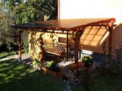 Pergola ke zdi domu