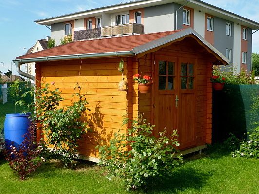 Zahradní domek na nářadí Albert 250x250 Ekonomik, čelní přesah střechy 30 cm, dvoukřídlé dveře