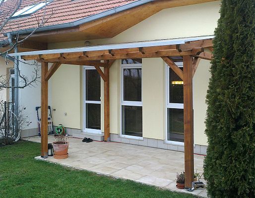 Pergola ke zdi domu, sklon krokví, polykarbonát