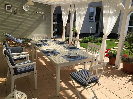 Pergola ke zdi domu, sklon krokví, polykarbonát, zástěny