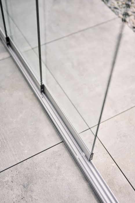 Posuvná stěna z čirého tvrzeného 10 mm skla pro stranu 300 cm, tmavě šedá metalíza - Biohort
